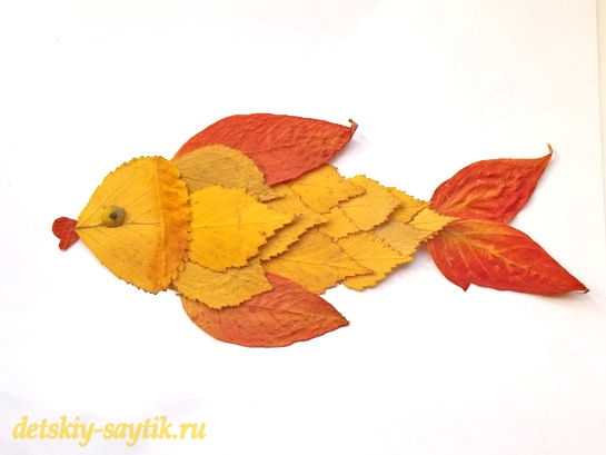 золотая рыбка из листьев