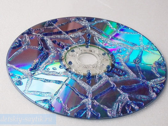 красивые новогодние снежинки из CD дисков