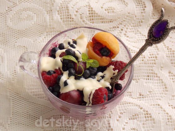 десерт с творогом и ягодами