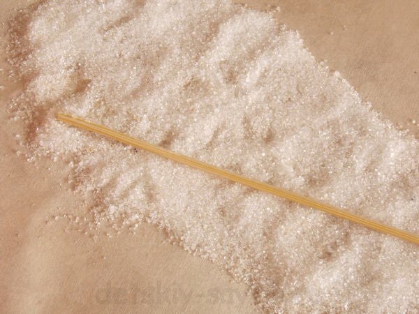 обкатываем палочки в сахаре